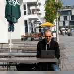 디지털노마드 : 카페에서 일하는 모습